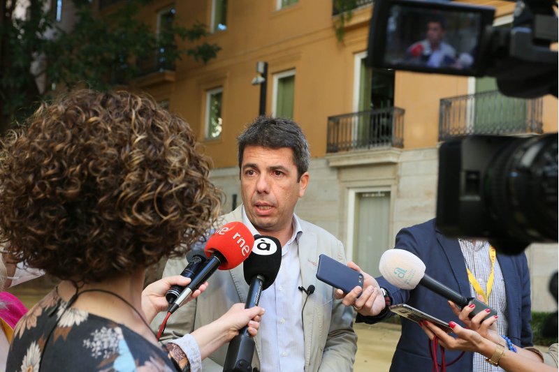 Mazón considera una “burla” que el tranvía vaya a tardar siete años  Mazón considera una “burla” que el tranvía vaya a tardar siete años