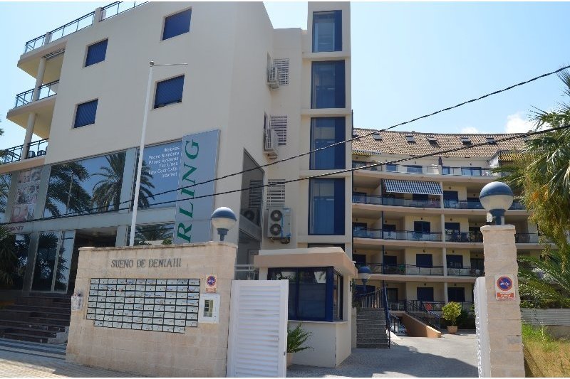 Un hombre se fotografió en el Santiago Bernabeu con los presuntos autores de su muerte pocos antes del crimen ocurrido en Dénia   Un hombre se fotografió en el Santiago Bernabeu con los presuntos autores de su muerte pocos antes del crimen ocurrido en Dénia