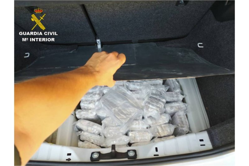 Detenido un hombre con 40 kilos de hachís en el puerto de Dénia  Detenido un hombre con 40 kilos de hachís en el puerto de Dénia