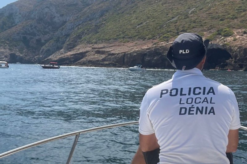 Fondean embarcaciones en zona prohibida de la reserva marina del Cabo de San Antonio  Fondean embarcaciones en zona prohibida de la reserva marina del Cabo de San Antonio