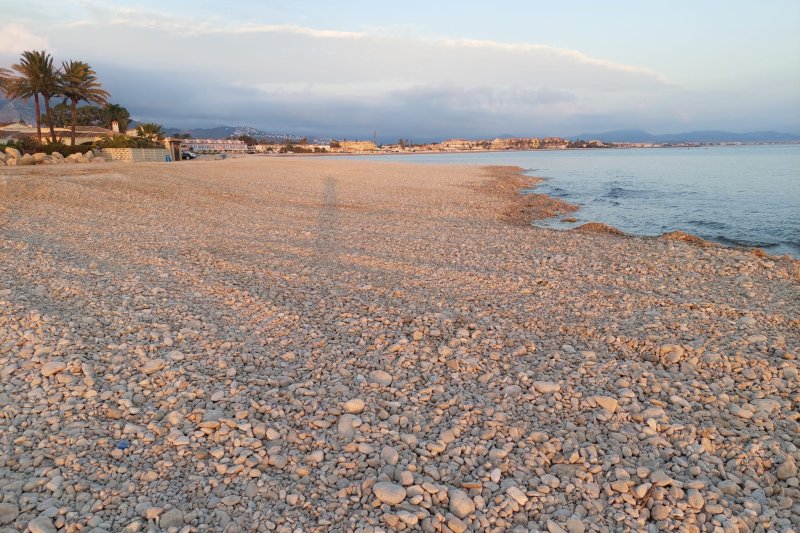 Unos trabajos del Ayuntamiento de Dénia permiten ampliar la playa de l'Almadrava  Unos trabajos del Ayuntamiento de Dénia permiten ampliar la playa de l'Almadrava