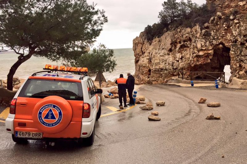 El temporal deja tras de si derribos y destrozos El temporal deja tras de si derribos y destrozos