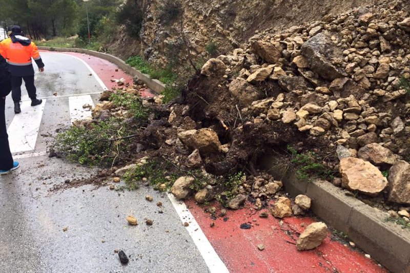 El temporal deja tras de si derribos y destrozos El temporal deja tras de si derribos y destrozos