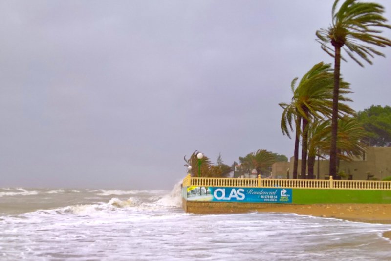 El temporal deja tras de si derribos y destrozos El temporal deja tras de si derribos y destrozos