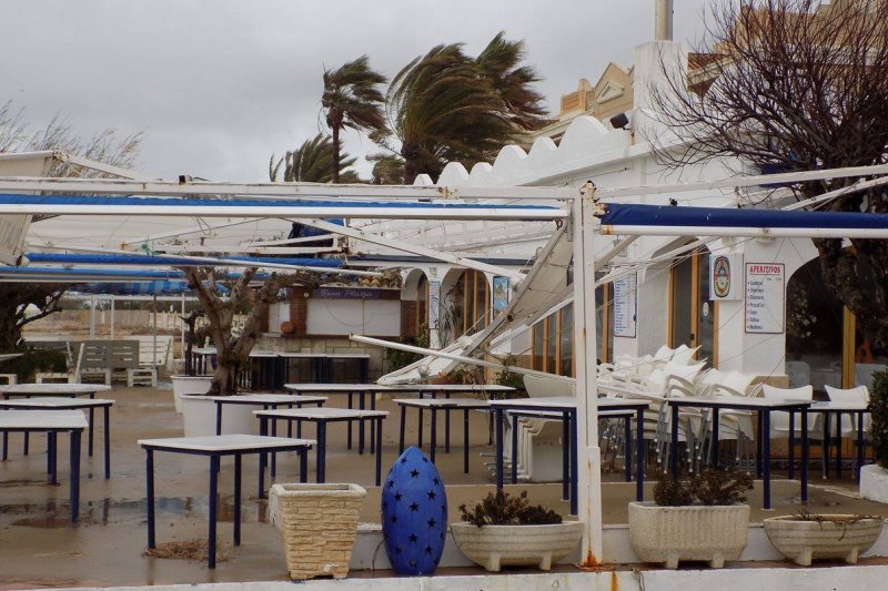 El temporal deja tras de si derribos y destrozos El temporal deja tras de si derribos y destrozos