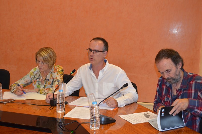 La oposición de Dénia reclama un informe del secretario municipal sobre la suspensión de licencias La oposición de Dénia reclama un informe del secretario municipal sobre la suspensión de licencias