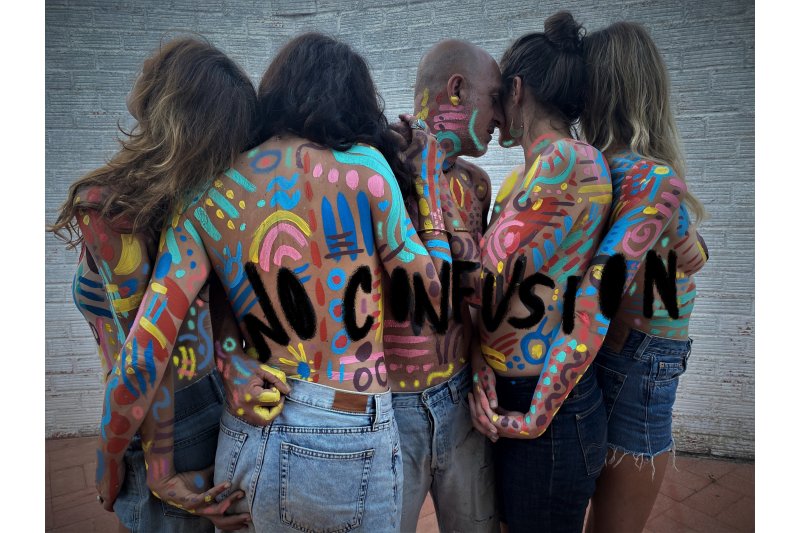 Body painting con los colores de la bandera LGTBIQ Body painting con los colores de la bandera LGTBIQ