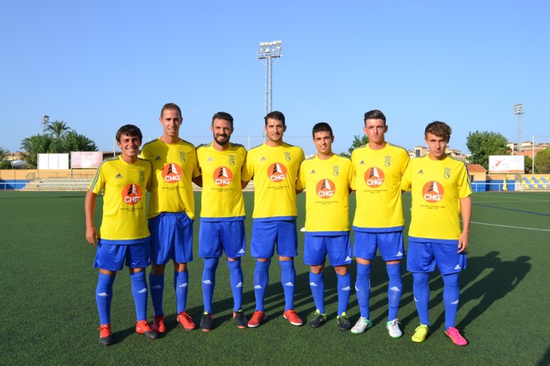 El Dénia se presenta con cuatro caras nuevas y con el punto de mira puesto en el ascenso a Tercera División El Dénia se presenta con cuatro caras nuevas y con el punto de mira puesto en el ascenso a Tercera División