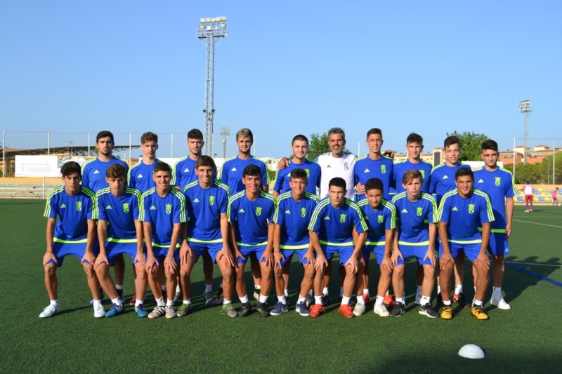 El Dénia se presenta con cuatro caras nuevas y con el punto de mira puesto en el ascenso a Tercera División El Dénia se presenta con cuatro caras nuevas y con el punto de mira puesto en el ascenso a Tercera División