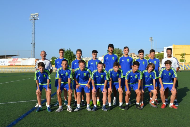 El Dénia se presenta con cuatro caras nuevas y con el punto de mira puesto en el ascenso a Tercera División El Dénia se presenta con cuatro caras nuevas y con el punto de mira puesto en el ascenso a Tercera División