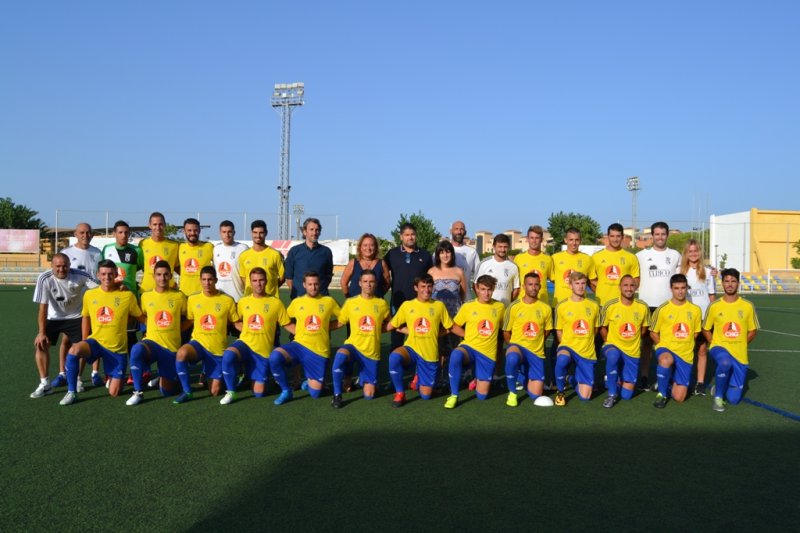 El Dénia se presenta con cuatro caras nuevas y con el punto de mira puesto en el ascenso a Tercera División El Dénia se presenta con cuatro caras nuevas y con el punto de mira puesto en el ascenso a Tercera División