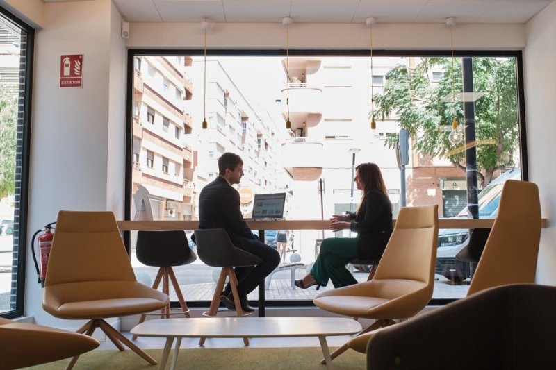 Caixa Popular aposta per l’atenció personalitzada i presencial de les persones majors Caixa Popular aposta per l’atenció personalitzada i presencial de les persones majors
