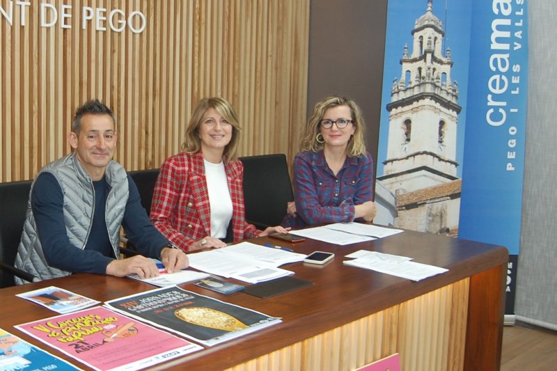 Vint-i-tres establiments participen diumenge en la Fira de Comerç de Pego al passeig Cervantes Vint-i-tres establiments participen diumenge en la Fira de Comerç de Pego al passeig Cervantes