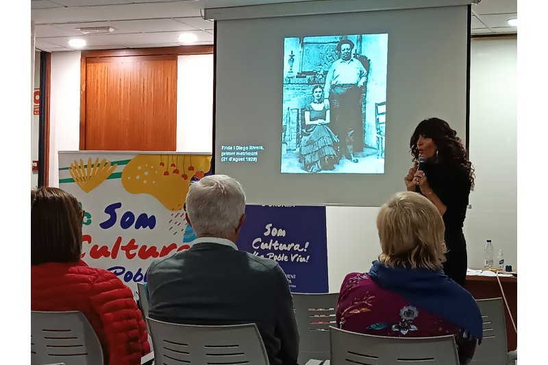 Anna Moner recrea la biografia de Frida Kalho a la Casa de Cultura d’Ondara Anna Moner recrea la biografia de Frida Kalho a la Casa de Cultura d’Ondara