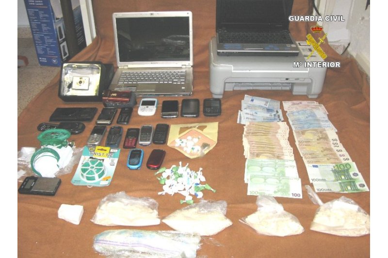 La Guardia Civil desarticula una banda que vendía droga a domicilio en la comarca La Guardia Civil desarticula una banda que vendía droga a domicilio en la comarca