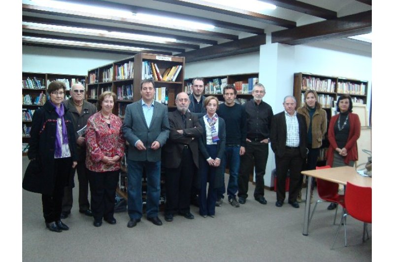 Los escritores Manuel Roig y Sonia Moll gana los Premis 25 d'abril de Benissa  Los escritores Manuel Roig y Sonia Moll gana los Premis 25 d'abril de Benissa