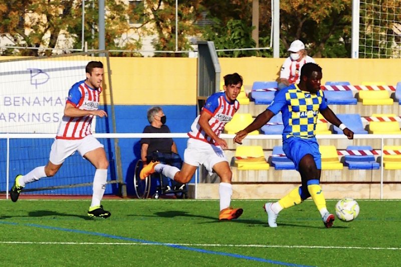 El Javea exhibe pegada ante un Dénia que no se rinde (2-3) El Javea exhibe pegada ante un Dénia que no se rinde (2-3)