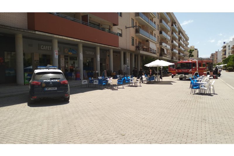 Dos personas intoxicadas por humo en un incendio en Dénia Dos personas intoxicadas por humo en un incendio en Dénia