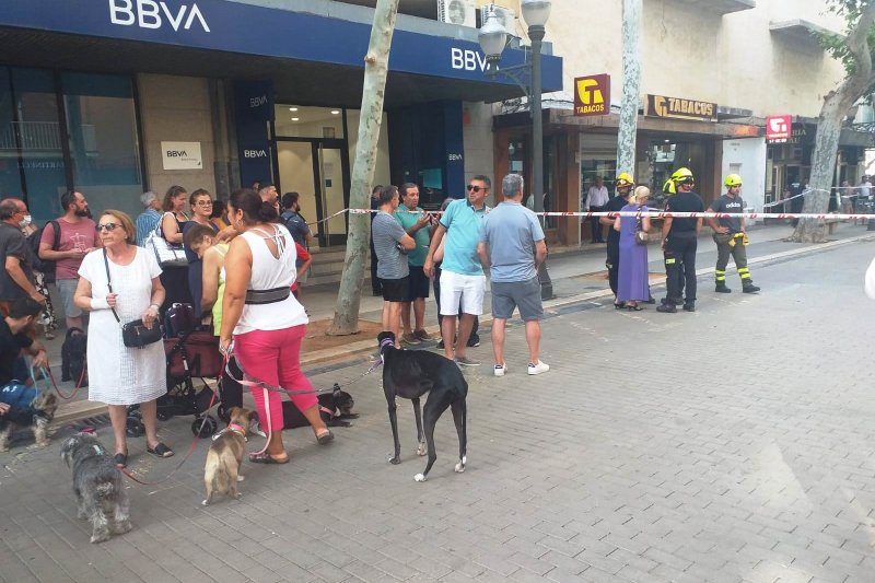 Desalojan un edificio de doce plantas en el centro de Dénia por deficiencias en una vigueta Desalojan un edificio de doce plantas en el centro de Dénia por deficiencias en una vigueta