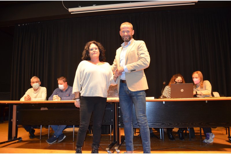 La Federació de Moros i Cristians de Dénia elige con gran entusiasmo a Sonia Pérez Jiménez como nueva presidenta La Federació de Moros i Cristians de Dénia elige con gran entusiasmo a Sonia Pérez Jiménez como nueva presidenta