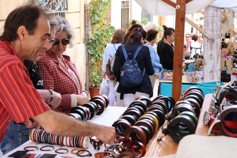 Gran ambiente y merecido homenaje a la Colla Ximiritab’s en la jornada inaugural de la Feria de Artesania de Xàbia  Gran ambiente y merecido homenaje a la Colla Ximiritab’s en la jornada inaugural de la Feria de Artesania de Xàbia