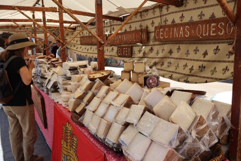 Gran ambiente y merecido homenaje a la Colla Ximiritab’s en la jornada inaugural de la Feria de Artesania de Xàbia  Gran ambiente y merecido homenaje a la Colla Ximiritab’s en la jornada inaugural de la Feria de Artesania de Xàbia