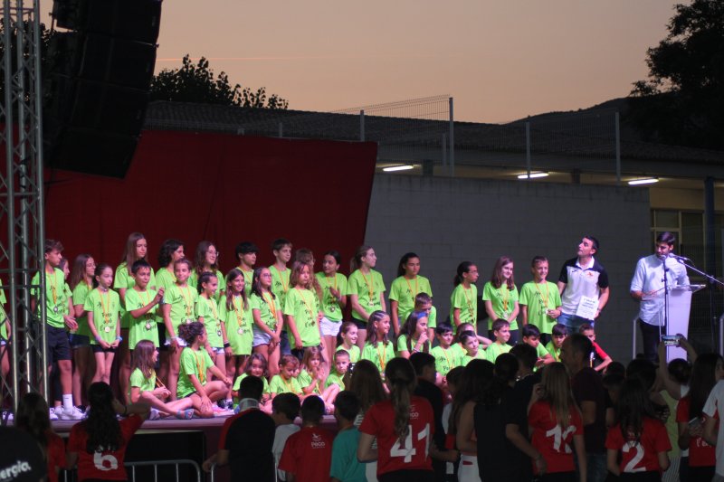 La Regidoria d’Esports de Pego reconeix el treball col·lectiu dels diferents clubs i escoles esportives locals en una gala La Regidoria d’Esports de Pego reconeix el treball col·lectiu dels diferents clubs i escoles esportives locals en una gala