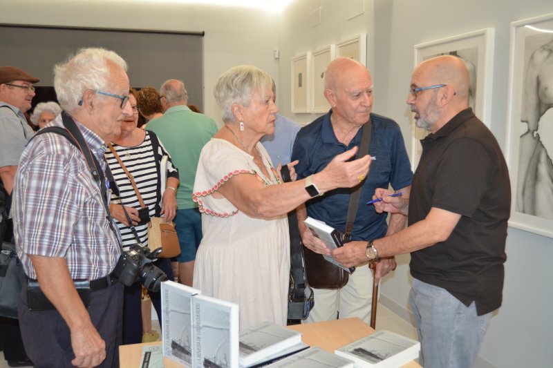 Carlos Alonso mezcla experiencias, recuerdos y ficción en su primera novela Carlos Alonso mezcla experiencias, recuerdos y ficción en su primera novela