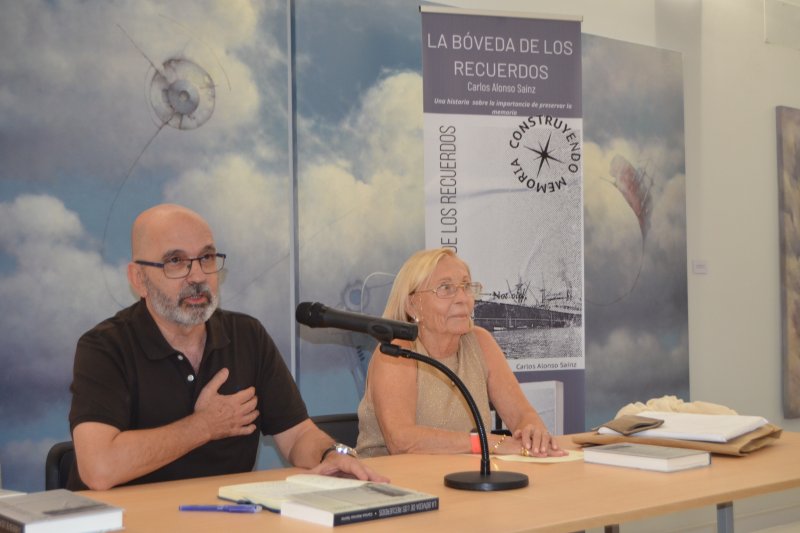 Carlos Alonso mezcla experiencias, recuerdos y ficción en su primera novela Carlos Alonso mezcla experiencias, recuerdos y ficción en su primera novela