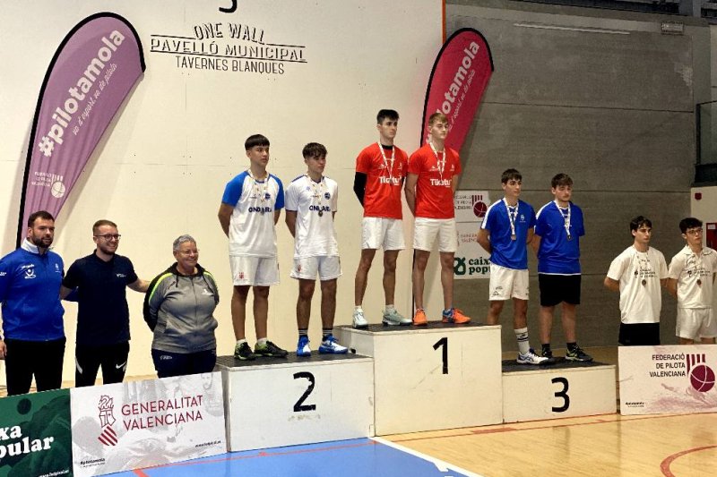 Una plata i dos bronzes per l’Escola Municipal de Pilota d’Ondara en l’autonòmic de one wall parelles Una plata i dos bronzes per l’Escola Municipal de Pilota d’Ondara en l’autonòmic de one wall parelles
