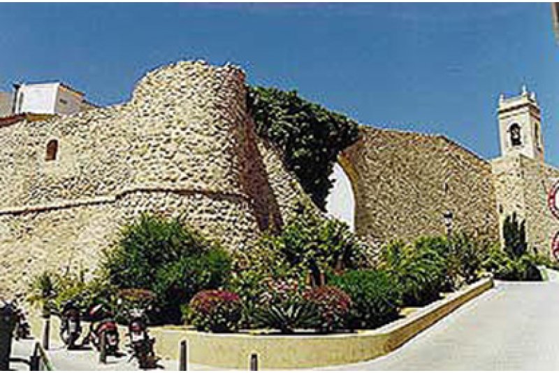 Calp estudia fórmulas para compensar las pérdidas de empresas y comercios cerrados Calp estudia fórmulas para compensar las pérdidas de empresas y comercios cerrados