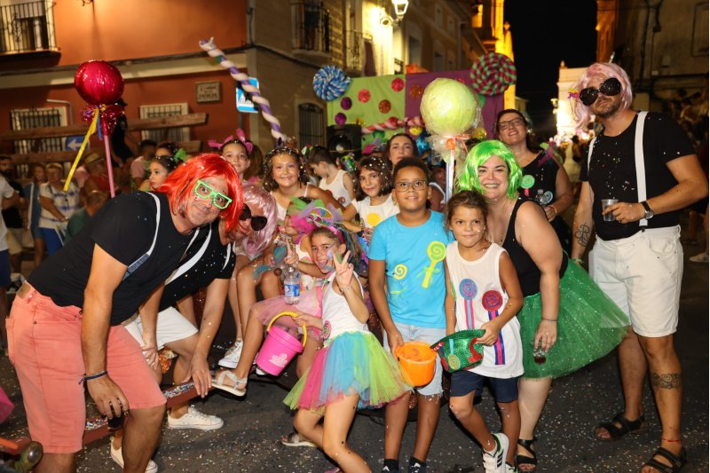 Caramels, en carrosses, i Mario Kart, en grups a peu, guanyadors de la desfilada de Beniarbeig Caramels, en carrosses, i Mario Kart, en grups a peu, guanyadors de la desfilada de Beniarbeig