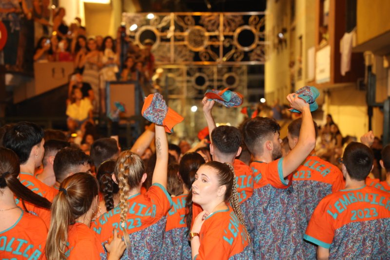 Marina Mulet i Jaime Monfort fan vibrar la Plaça Major amb un pregó que repassa els tòpics de les Festes de Pedreguer Marina Mulet i Jaime Monfort fan vibrar la Plaça Major amb un pregó que repassa els tòpics de les Festes de Pedreguer