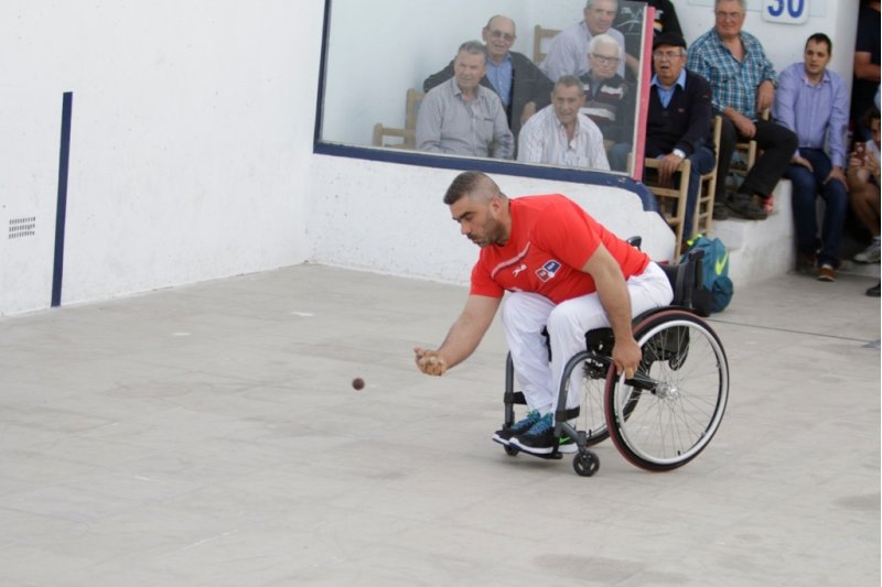 El trinquet d'Ondara es converteix en pioner de raspall adaptat El trinquet d'Ondara es converteix en pioner de raspall adaptat