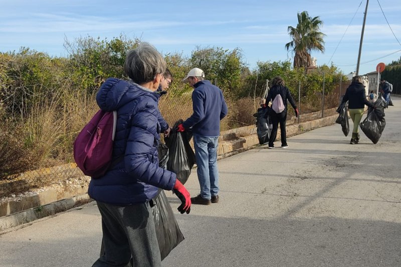 La Regidoria d’Agenda Local 2030 commemora el Dia de l’educació ambiental a Ondara amb una neteja d’espais naturals La Regidoria d’Agenda Local 2030 commemora el Dia de l’educació ambiental a Ondara amb una neteja d’espais naturals