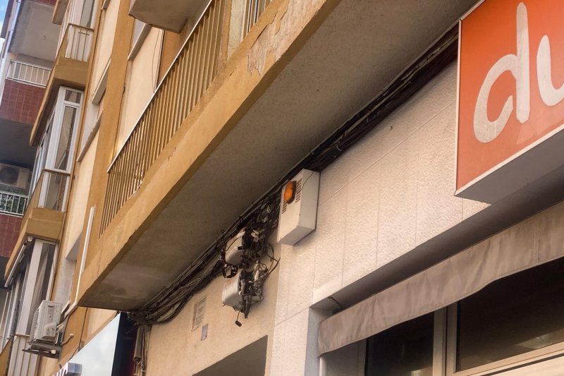 Gent de Dénia dice que la calle Sagunto seguirá siendo “tercermundista” tras las obras Gent de Dénia dice que la calle Sagunto seguirá siendo “tercermundista” tras las obras