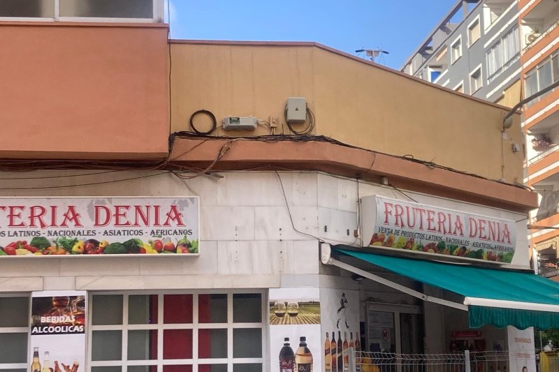 Gent de Dénia dice que la calle Sagunto seguirá siendo “tercermundista” tras las obras Gent de Dénia dice que la calle Sagunto seguirá siendo “tercermundista” tras las obras