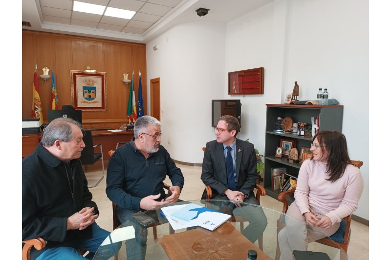 El equipo de gobierno de Pego gestiona la habilitación de la vía verde ante el Parlamento europeo El equipo de gobierno de Pego gestiona la habilitación de la vía verde ante el Parlamento europeo