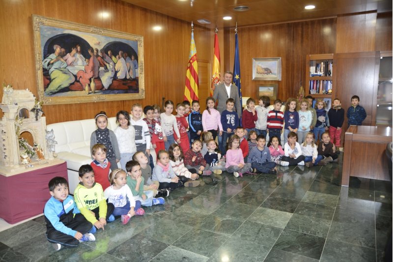 Visita de escolares del Graüll al alcalde de Xàbia Visita de escolares del Graüll al alcalde de Xàbia