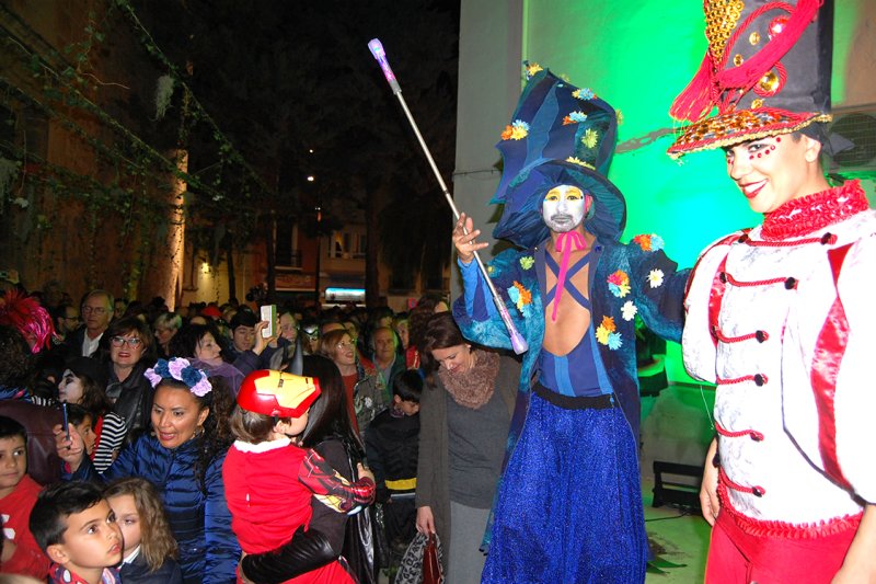 El festival d’arts escèniques trasllada al carnestoltes pegolí cap a una dimensió més espectacular El festival d’arts escèniques trasllada al carnestoltes pegolí cap a una dimensió més espectacular