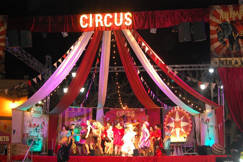 El festival d’arts escèniques trasllada al carnestoltes pegolí cap a una dimensió més espectacular El festival d’arts escèniques trasllada al carnestoltes pegolí cap a una dimensió més espectacular