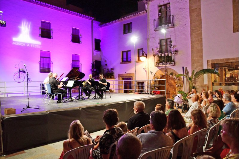 Conciertos de Música a l’Estiu en el Centre Històric de Xàbia Conciertos de Música a l’Estiu en el Centre Històric de Xàbia