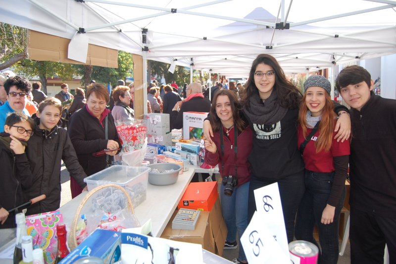 Divuit establiments i associacions posen de relleu el seu dinamisme a la Fira de Comerç i Associacions  Benidoleig Divuit establiments i associacions posen de relleu el seu dinamisme a la Fira de Comerç i Associacions  Benidoleig
