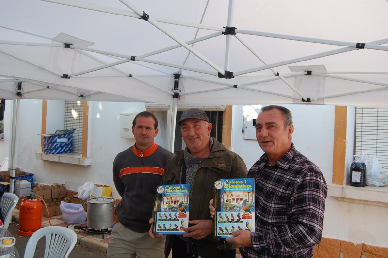 Divuit establiments i associacions posen de relleu el seu dinamisme a la Fira de Comerç i Associacions  Benidoleig Divuit establiments i associacions posen de relleu el seu dinamisme a la Fira de Comerç i Associacions  Benidoleig