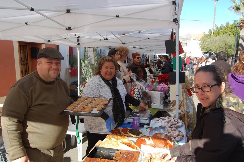 Divuit establiments i associacions posen de relleu el seu dinamisme a la Fira de Comerç i Associacions  Benidoleig Divuit establiments i associacions posen de relleu el seu dinamisme a la Fira de Comerç i Associacions  Benidoleig