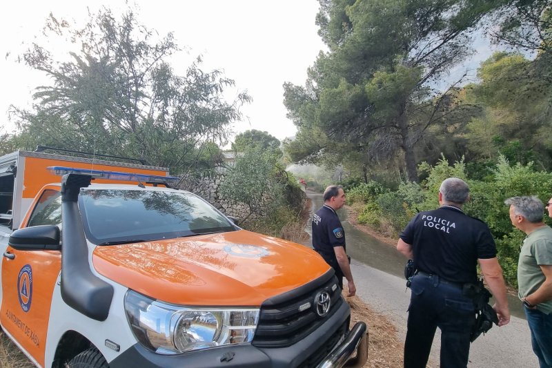 El incendio declarado en los Huertos del Montgó de Xàbia evoluciona favorablemente  El incendio declarado en los Huertos del Montgó de Xàbia evoluciona favorablemente