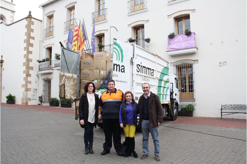 Protecció Civil Ondara arreplega dos mil quilos de taps solidaris contra el càncer Protecció Civil Ondara arreplega dos mil quilos de taps solidaris contra el càncer