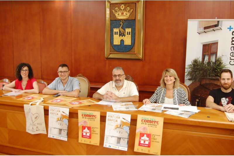 La nova directiva de Comerç i Professionals de Pego es presenta amb un concurs de pintura ràpida La nova directiva de Comerç i Professionals de Pego es presenta amb un concurs de pintura ràpida