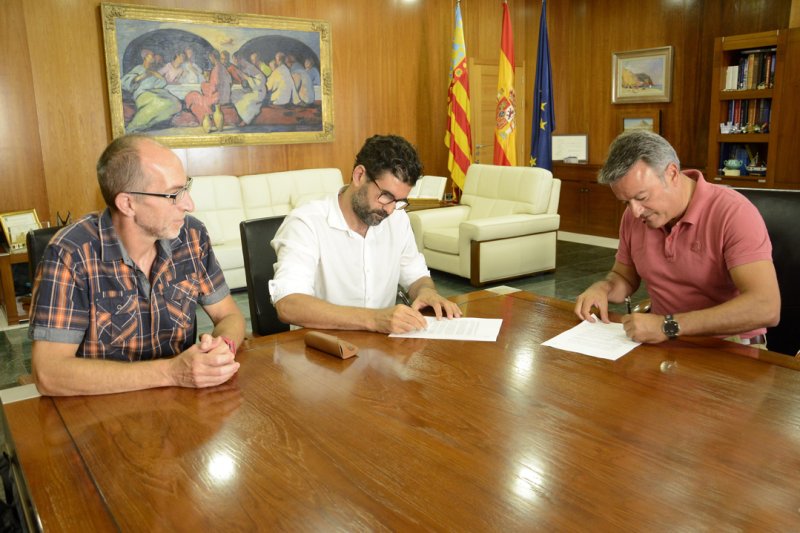 El Ayuntamiento de Xàbia renueva el acuerdo para el uso de la piscina de Benitatxell y ayudas para clubes deportivos El Ayuntamiento de Xàbia renueva el acuerdo para el uso de la piscina de Benitatxell y ayudas para clubes deportivos