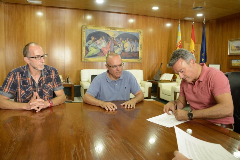El Ayuntamiento de Xàbia renueva el acuerdo para el uso de la piscina de Benitatxell y ayudas para clubes deportivos El Ayuntamiento de Xàbia renueva el acuerdo para el uso de la piscina de Benitatxell y ayudas para clubes deportivos